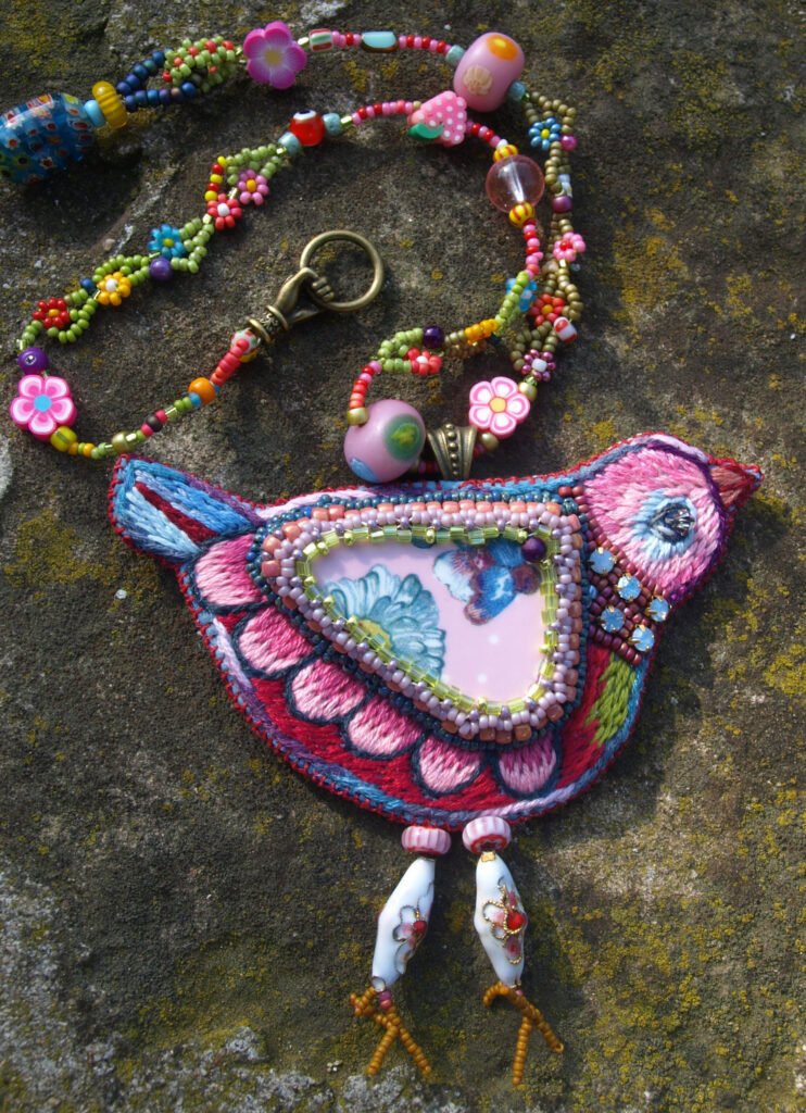 l'Oiseau rose . Collier. ( adopté)