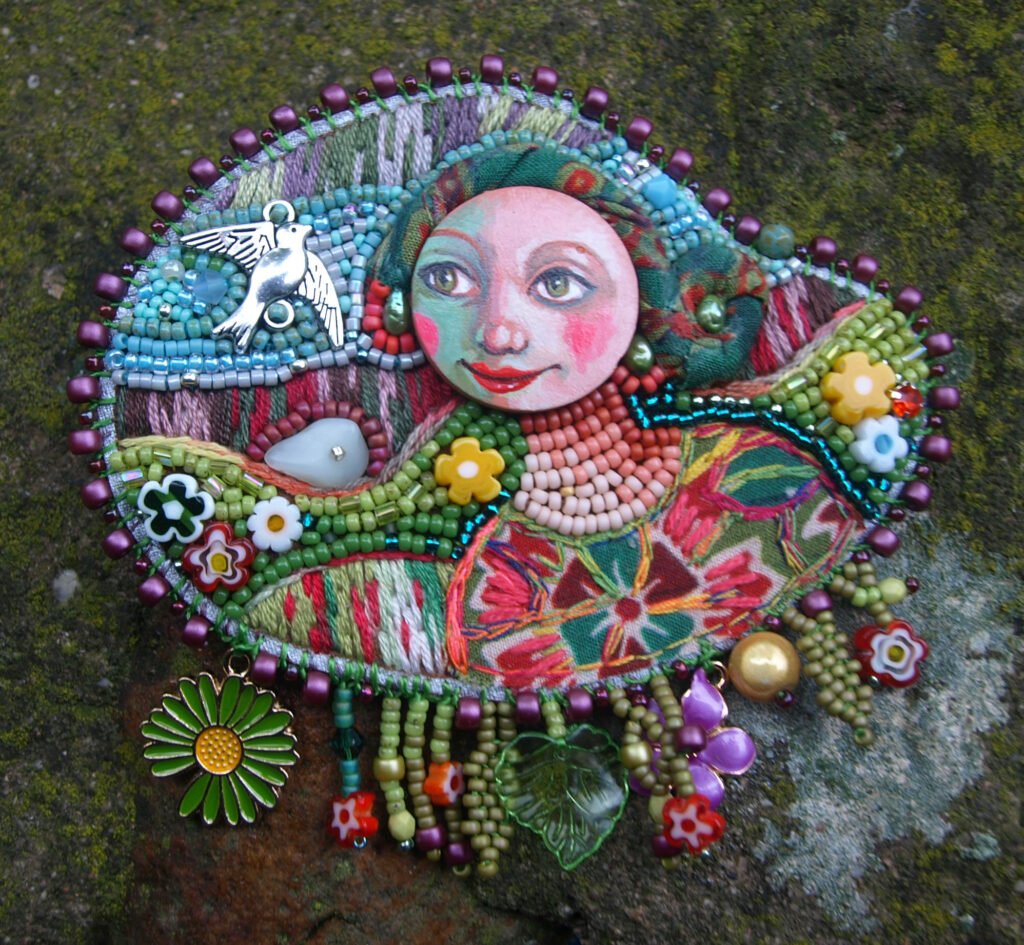 Broche "promenade dans les collines" (adoptée)