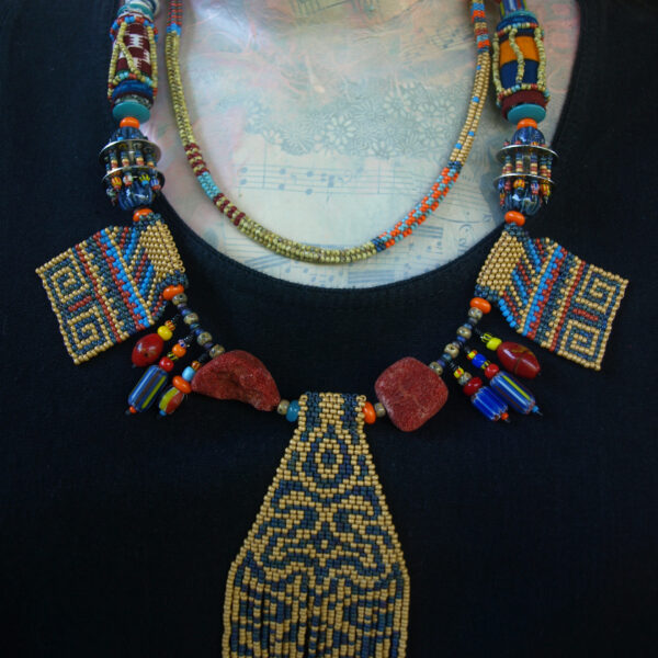 Collier  " Ethnique de perles et canettes "  ( Adopté)