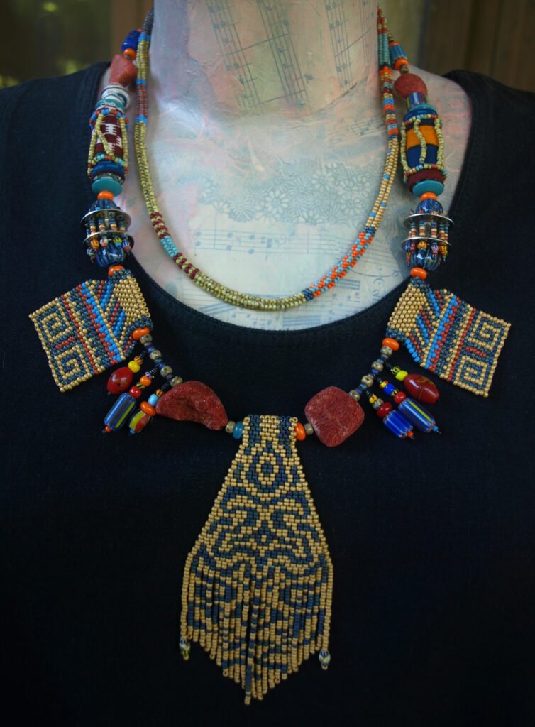 Collier  " Ethnique de perles et canettes "  ( Adopté)