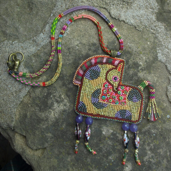 Le petit cheval de perles ( Collier)